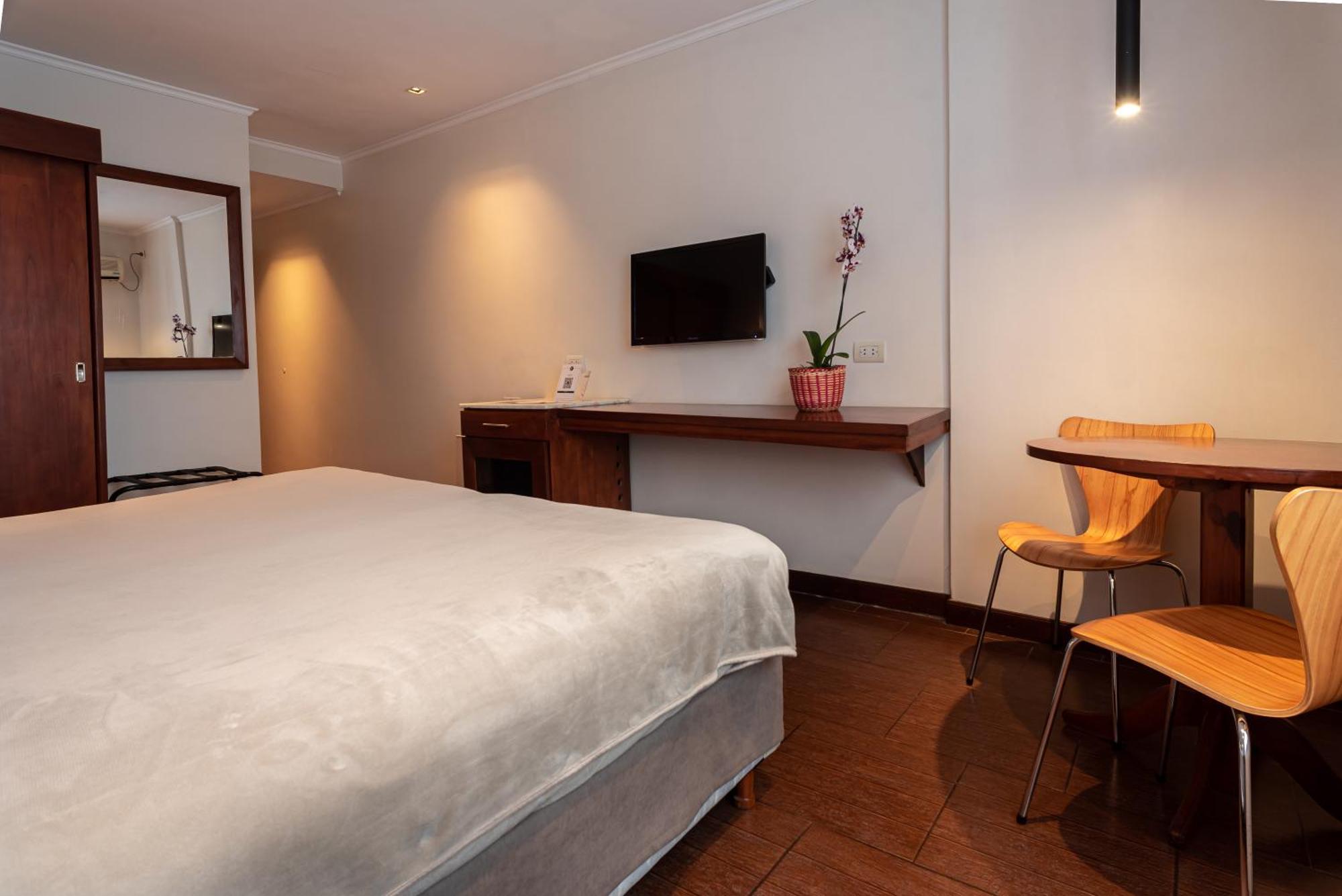 Hotel Saint George ปูแอร์โตอีกวาซู ภายนอก รูปภาพ